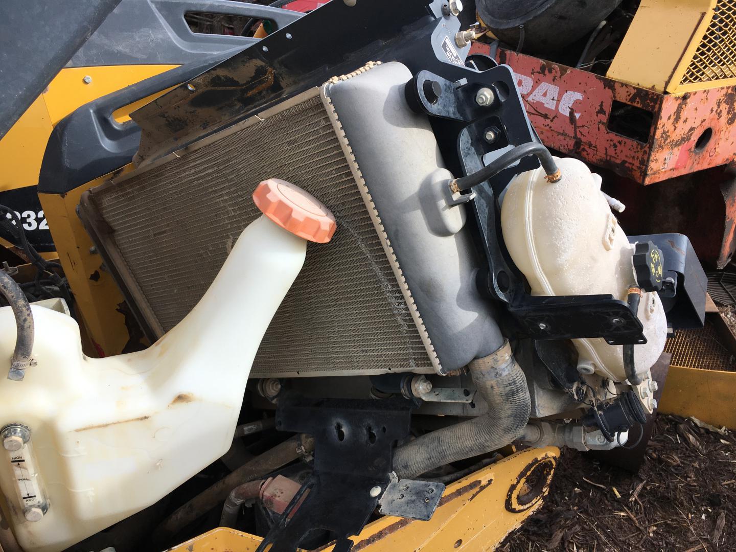 ./imagenes/INVOICE/2019/14662/MINICARGADOR JOHN DEERE 323E (4).JPG